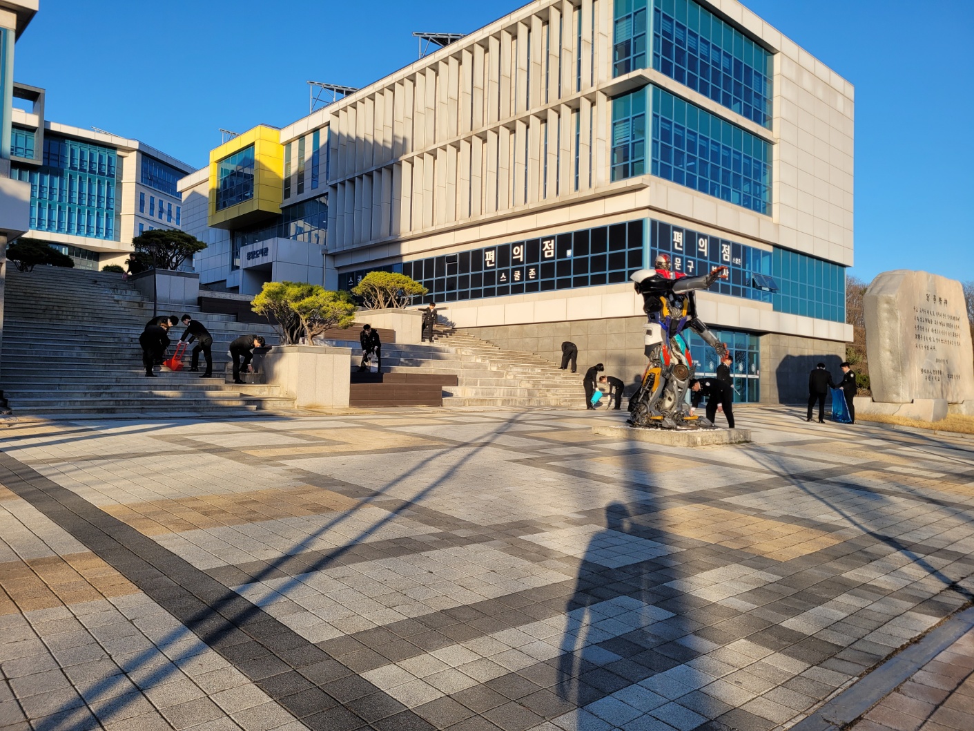 봉사활동(교내 정화활동)으로 솔선수범~^^